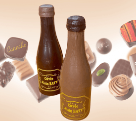 Bouteille en chocolat garnie de chocolats